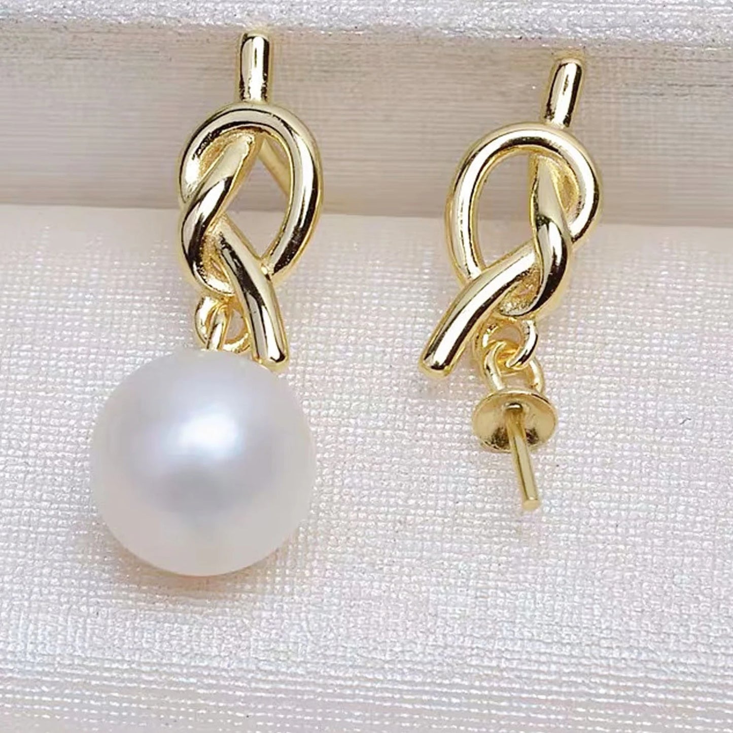 GOLD TWIST EARRINGS